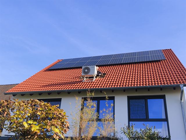 Solaranlage auf einem roten Ziegeldach