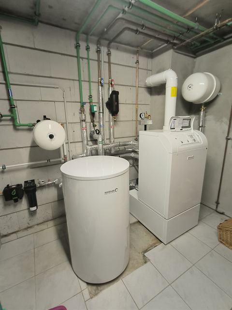 Heizungsanlage mit Speicher im Technikraum